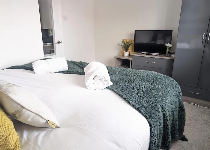 2Br-Dean House-Kitchen-Dog Friendly-Parking-Fast Wifi