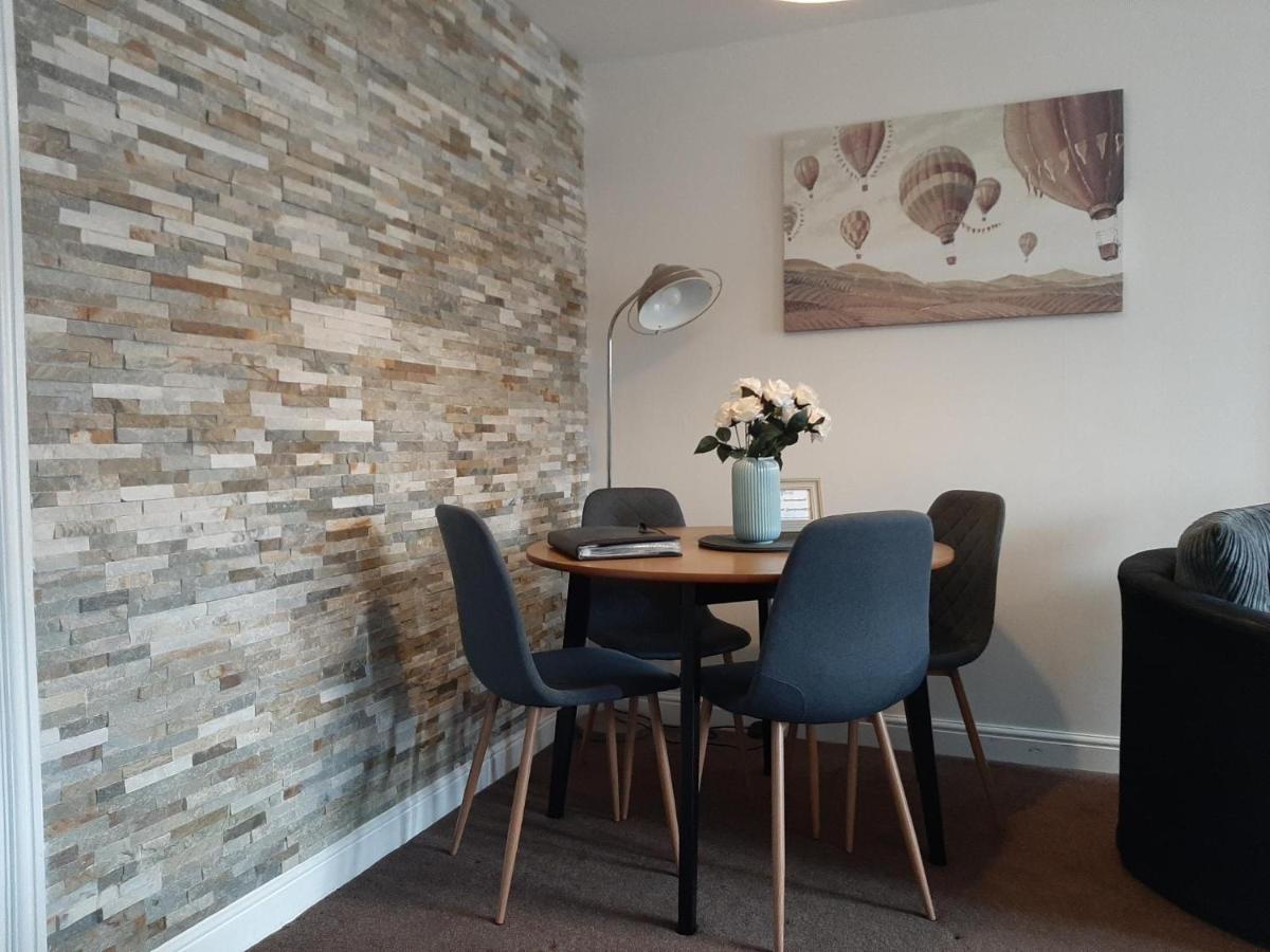2br-dean House-kitchen-dog Friendly-parking-fast Wifi Doncaster