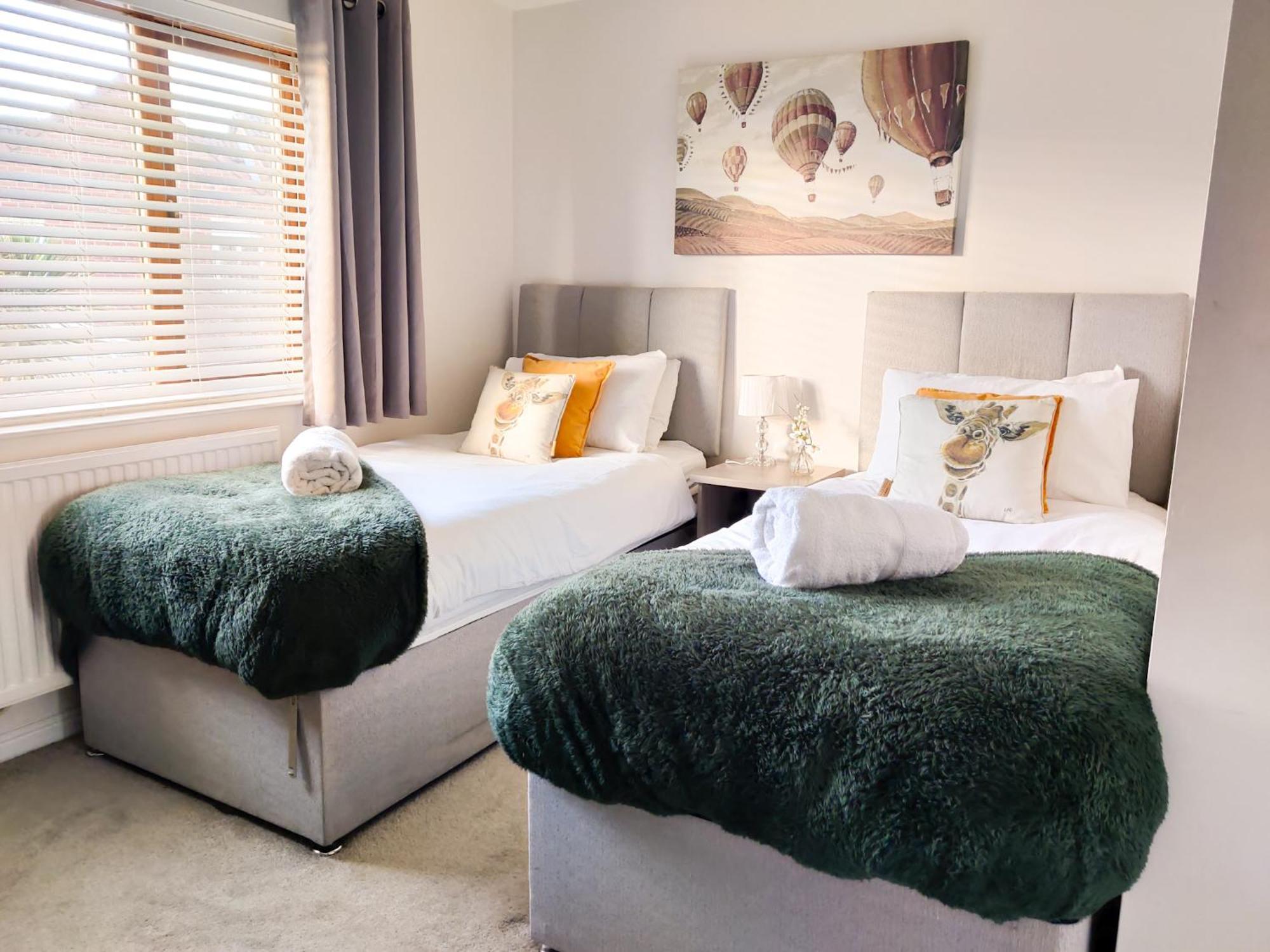 2br-dean House-kitchen-dog Friendly-parking-fast Wifi Holiday home Doncaster