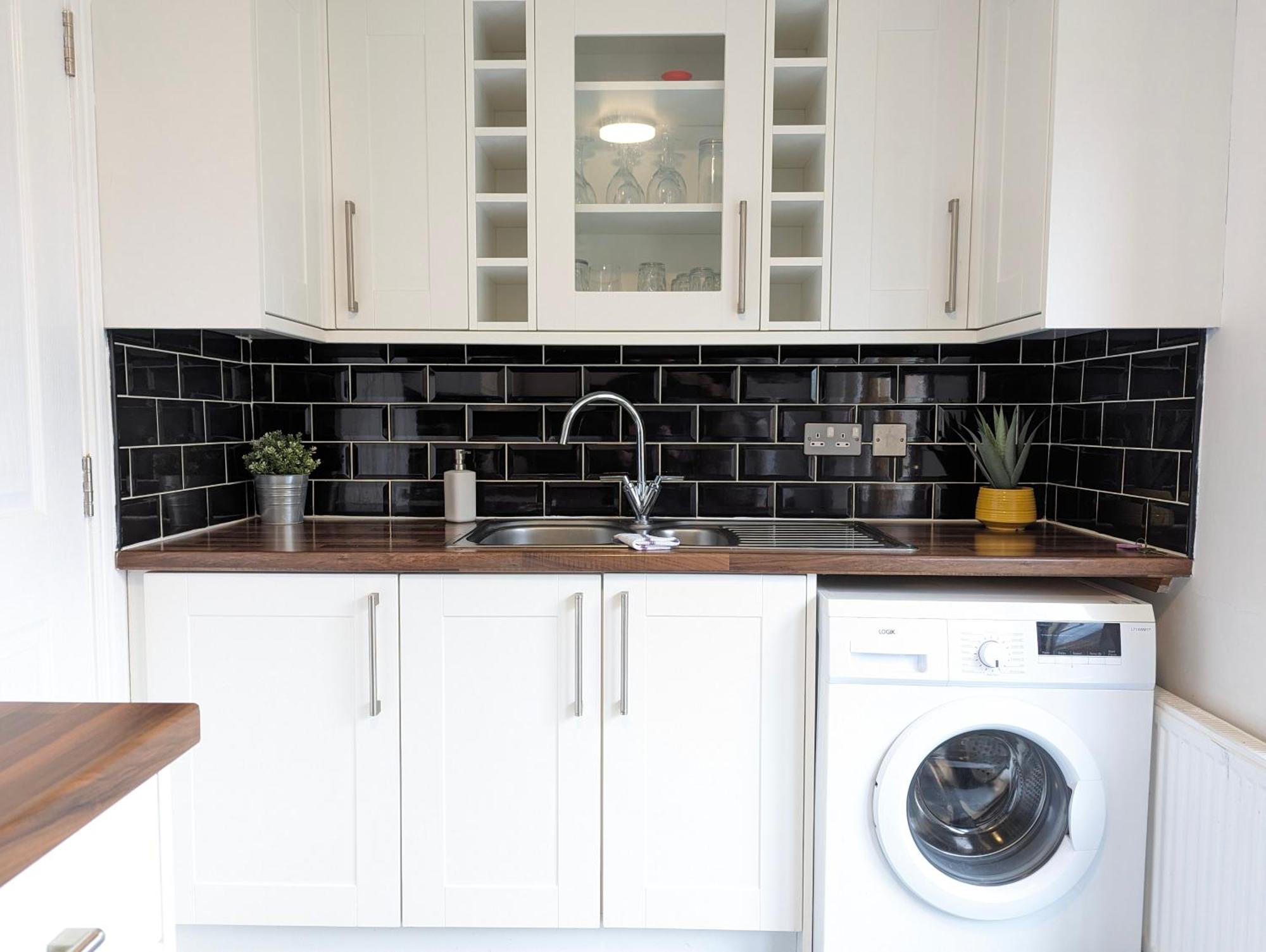 2br-dean House-kitchen-dog Friendly-parking-fast Wifi * Doncaster