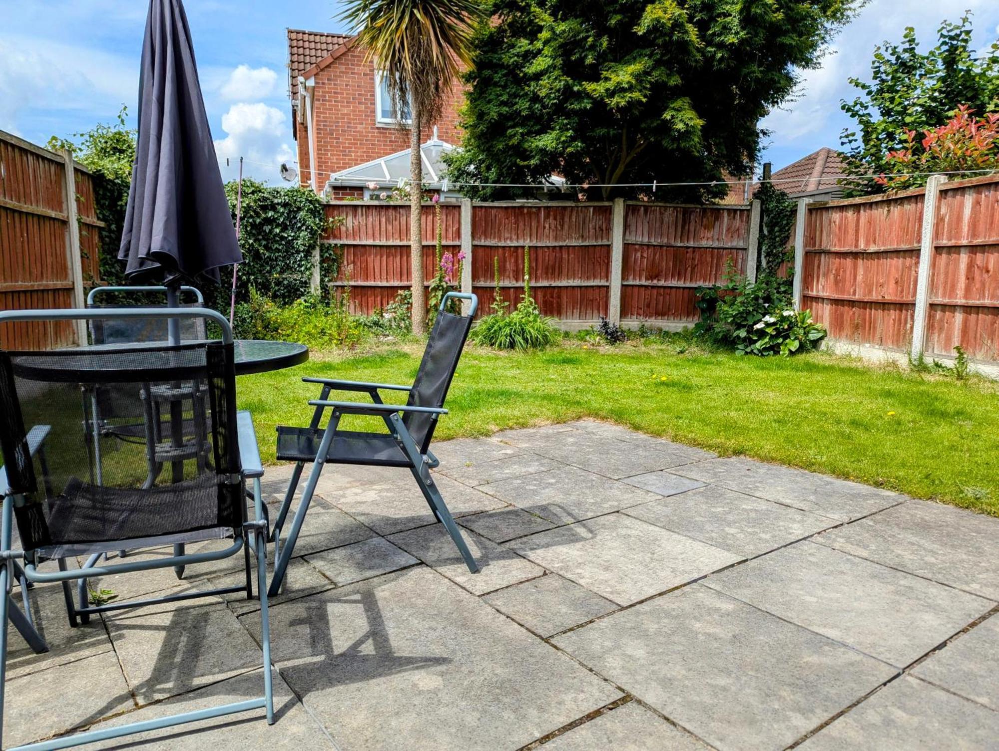 Holiday home 2br-dean House-kitchen-dog Friendly-parking-fast Wifi *